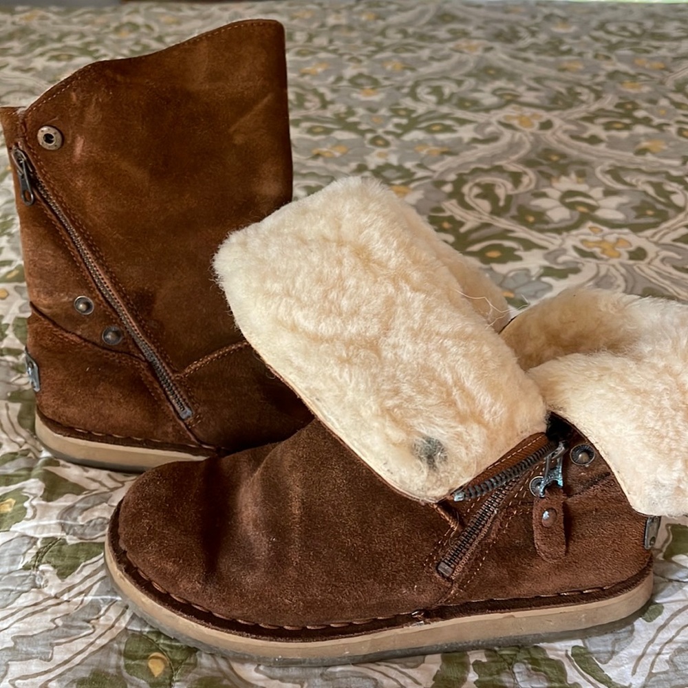 RJ’S Fuzzies Trixie Sheepskin Leather Boots Size L6